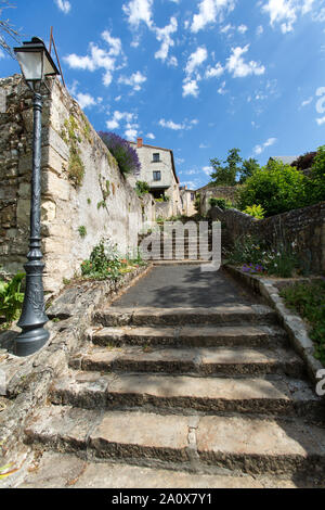 Città di Montreuil-Bellay, Francia. Vista pittoresca di St Pierre fasi (Escalier Saint-Pierre). Foto Stock