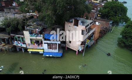 Prayagraj, India. 22 settembre 2019. 22 settembre 2019: Prayagraj: una vista di case sommerse allagato con acqua del fiume Gange a Daraganj area in Prayagraj(Allahabad) Domenica, Settembre 22, 2019. Credito: Prabhat Kumar Verma/ZUMA filo/Alamy Live News Foto Stock