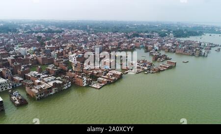 Prayagraj, India. 22 settembre 2019. 22 settembre 2019: Prayagraj: una vista di case sommerse allagato con acqua del fiume Gange a Chhota Boghara area in Prayagraj(Allahabad) Domenica, Settembre 22, 2019. Credito: Prabhat Kumar Verma/ZUMA filo/Alamy Live News Foto Stock