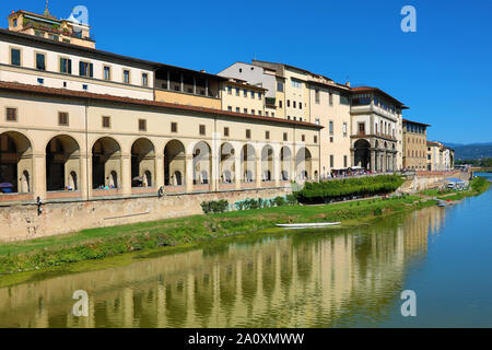 La Galleria degli Uffizi e il fiume Arno, Firenze, Italia Foto Stock