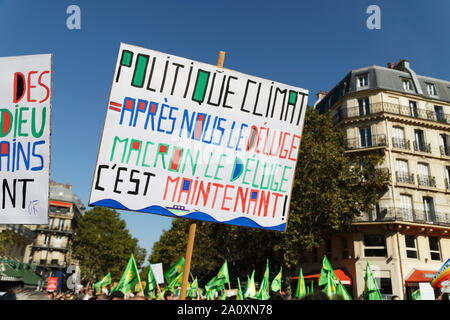 Parigi, Francia. Xxi Sep, 2019. Dimostrazione per il clima, la biodiversità, la giustizia sociale e contro la repressione, il 21 settembre 2019 a Parigi, Francia. Foto Stock