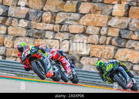 ALEIX ESPARGARO (41) della Spagna e Aprilia Racing Team Gresini , Andrea Dovizioso (4) d'Italia e il Team Ducati e Valentino Rossi (46) di Italia e Movistar Yamaha Moto GP durante il moto GP Gara di theAragon Grand Prix al Motorland Aragon pista di Alcaniz in Spagna su Settembre 22, 2019 (Foto: Alvaro Sanchez) Cordon premere Foto Stock