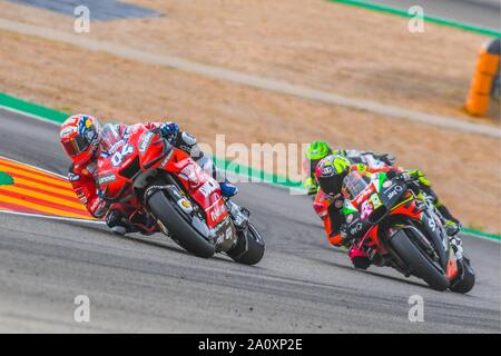 ANDREA DOVIZIOSO (4) d'Italia e il Team Ducati e ALEIX ESPARGARO (41) della Spagna e Aprilia Racing Team Gresini durante il moto GP Gara di theAragon Grand Prix al Motorland Aragon pista di Alcaniz in Spagna su Settembre 22, 2019 (Foto: Alvaro Sanchez) Cordon premere Foto Stock