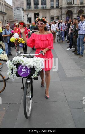 Milano donne fantasia bike bicicletta mostra REALIZZATA DA DONNE PER LE DONNE PER CELEBRARE IL SUO DIRITTO DI UTILIZZARE LE STRADE di libertà e di indipendenza di questo pomeriggio a partite NEL 1630 DA PIAZZA DUOMO (SALMOIRAGO FOTOGRAMMA/fotogramma, Milano - 2019-09-22) p.s. la foto e' utilizzabile nel rispetto del contesto in cui e' stata scattata, e senza intento diffamatorio del decoro delle persone rappresentate Foto Stock