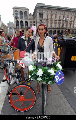 Milano donne fantasia bike bicicletta mostra REALIZZATA DA DONNE PER LE DONNE PER CELEBRARE IL SUO DIRITTO DI UTILIZZARE LE STRADE di libertà e di indipendenza di questo pomeriggio a partite NEL 1630 DA PIAZZA DUOMO (SALMOIRAGO FOTOGRAMMA/fotogramma, Milano - 2019-09-22) p.s. la foto e' utilizzabile nel rispetto del contesto in cui e' stata scattata, e senza intento diffamatorio del decoro delle persone rappresentate Foto Stock