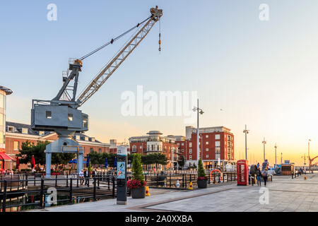 Tramonto al Gunwharf Quays, Portsmouth, England, Regno Unito Foto Stock