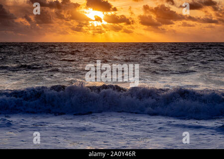 Tramonto sulla North Cornwall costa a Crackington Haven Foto Stock