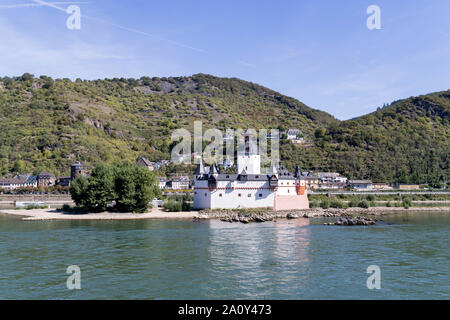 Il castello Pfalzgrafenstein, un pedaggio castello sull'isola Falkenau, altrimenti noto come Pfalz isola del fiume Reno vicino a Kaub, Germania. Foto Stock