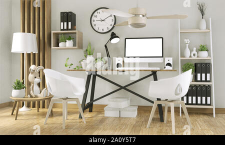 Mock up computer con schermo vuoto e decorazione in camera Ufficio mock up sfondo.il rendering 3D Foto Stock