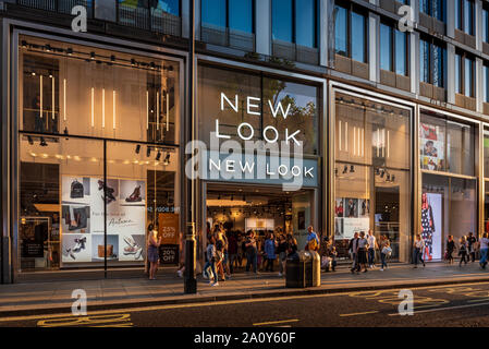 Nuovo look Store. Nuovo look Shop London - The flagship Nuovo Look shop in Oxford Street nel centro di Londra Foto Stock