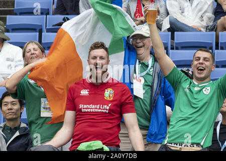 Settembre 22, 2019, Kanagawa, Giappone: Irlanda sostenitori allegria durante la Coppa del Mondo di Rugby 2019 piscina un match tra Irlanda e Scozia a International Stadium Yokohama, vicino a Tokyo. In Irlanda le sconfitte Scozia 27-3. (Credito Immagine: © Rodrigo Reyes Marin/ZUMA filo) Foto Stock