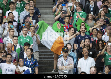 Settembre 22, 2019, Kanagawa, Giappone: Irlanda sostenitori allegria durante la Coppa del Mondo di Rugby 2019 piscina un match tra Irlanda e Scozia a International Stadium Yokohama, vicino a Tokyo. In Irlanda le sconfitte Scozia 27-3. (Credito Immagine: © Rodrigo Reyes Marin/ZUMA filo) Foto Stock