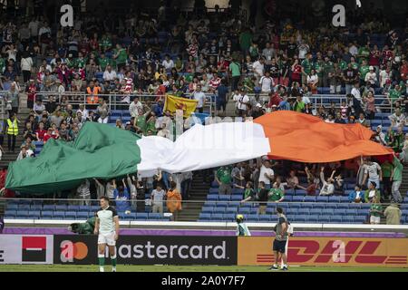 Settembre 22, 2019, Kanagawa, Giappone: Irlanda sostenitori allegria durante la Coppa del Mondo di Rugby 2019 piscina un match tra Irlanda e Scozia a International Stadium Yokohama, vicino a Tokyo. In Irlanda le sconfitte Scozia 27-3. (Credito Immagine: © Rodrigo Reyes Marin/ZUMA filo) Foto Stock