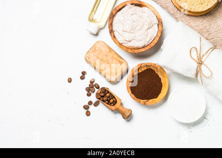 Macchia di caffè dal mare sale, olio di cosmetici e caffè. Foto Stock