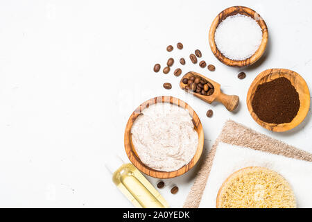 Macchia di caffè dal mare sale, olio di cosmetici e caffè. Foto Stock