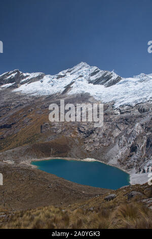 La vista dalla punta europea passano sul Santa Cruz trek, Cordillera Blanca, Ancash, Perù Foto Stock