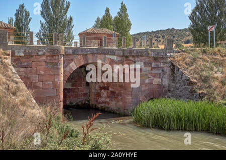 Canal de Castilla dock nella città di daminozide del Rey dove era nata tenendo il suo flusso dal fiume Pisuerga, Palencia, Castilla y Leon, Spagna, Europa Foto Stock