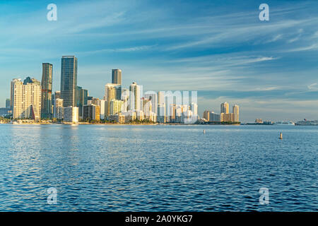 BRICKELL AVENUE SKYLINE DOWNTOWN Biscayne Bay Miami Florida USA Foto Stock