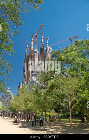 FACCIATA PASSIONALE BASILICA DELLA SAGRADA FAMILIA (©ANTONI GAUDI 1883) BARCELLONA CATALOGNA SPAGNA Foto Stock