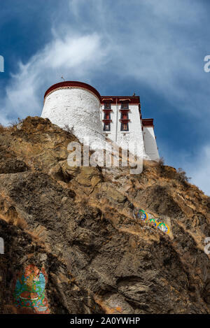 Palazzo del Potala è uno dei la maggior parte dei luoghi santi in tutti del Tibet per i buddisti tibetani, ed è la sede del Dalai Lama. Foto Stock