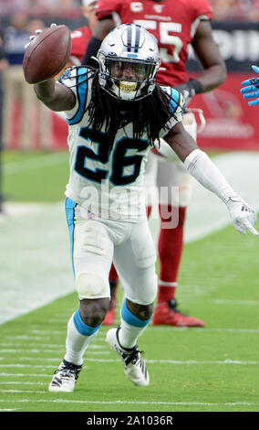 Glendale, Stati Uniti d'America. Il 22 settembre, 2019. Carolina Panthers' cornerback Donte Jackson inizia a celebrare intercettare un passaggio nel quarto trimestre contro l'Arizona Cardinals a State Farm Stadium di Glendale, Arizona Domenica, Settembre 22, 2019. Le Pantere sconfitto i Cardinali 38-20. Foto di arte Foxall/UPI Credito: UPI/Alamy Live News Foto Stock