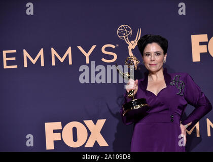 Los Angeles, Stati Uniti. Il 22 settembre, 2019. Alex Borstein, vincitore del premio per il Miglior Attore non Protagonista in una serie di commedia per 'la meravigliosa signora Maisel' appare dietro le quinte durante la settantunesima annuale di Primetime Emmy Awards tenutosi presso il Teatro di Microsoft in downtown Los Angeles Domenica, Settembre 22, 2019. Foto di Christine masticare/UPI Credito: UPI/Alamy Live News Foto Stock