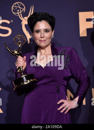 Los Angeles, Stati Uniti. Il 22 settembre, 2019. Alex Borstein, vincitore del premio per il Miglior Attore non Protagonista in una serie di commedia per 'la meravigliosa signora Maisel' appare dietro le quinte durante la settantunesima annuale di Primetime Emmy Awards tenutosi presso il Teatro di Microsoft in downtown Los Angeles Domenica, Settembre 22, 2019. Foto di Christine masticare/UPI Credito: UPI/Alamy Live News Foto Stock