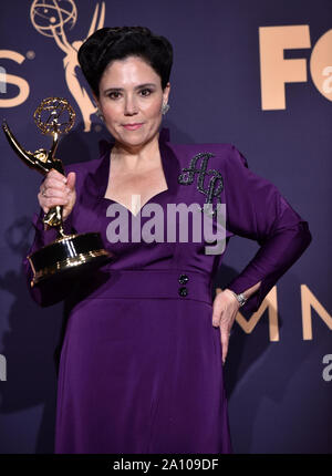 Los Angeles, Stati Uniti. Il 22 settembre, 2019. Alex Borstein, vincitore del premio per il Miglior Attore non Protagonista in una serie di commedia per 'la meravigliosa signora Maisel' appare dietro le quinte durante la settantunesima annuale di Primetime Emmy Awards tenutosi presso il Teatro di Microsoft in downtown Los Angeles Domenica, Settembre 22, 2019. Foto di Christine masticare/UPI Credito: UPI/Alamy Live News Foto Stock