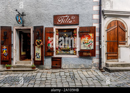 Vecchie strade di ciottoli di Cesky Krumlov, Repubblica Ceca Foto Stock