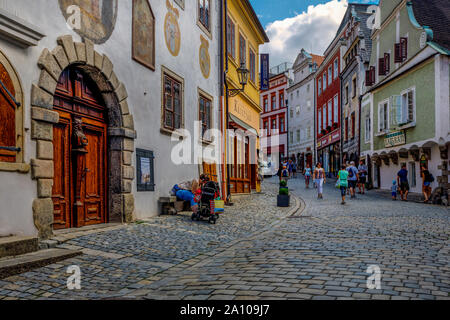 Vecchie strade di ciottoli di Cesky Krumlov, Repubblica Ceca Foto Stock