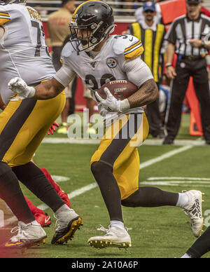 Santa Clara, California, USA. Il 22 settembre, 2019. Pittsburgh Steelers running back James Conner (30) Domenica, Settembre 22, 2019, a Levis Stadium di Santa Clara, California. Il 49ers sconfitto lo Steelers 24-20. Credito: Al di Golub/ZUMA filo/Alamy Live News Foto Stock