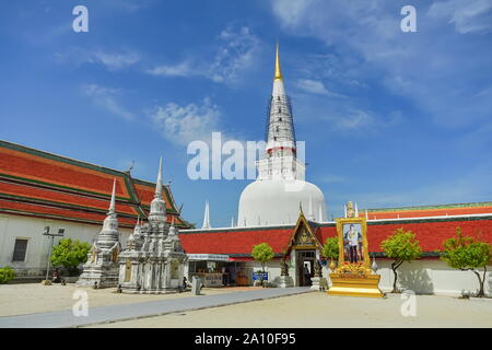 Nakhon Si Thammarat, Tailandia - 10 agosto 2019: il Wat Phra Mahathat Woramahawihan è il principale tempio buddista (wat) di Nakhon Si Thammarat Provincia in Foto Stock