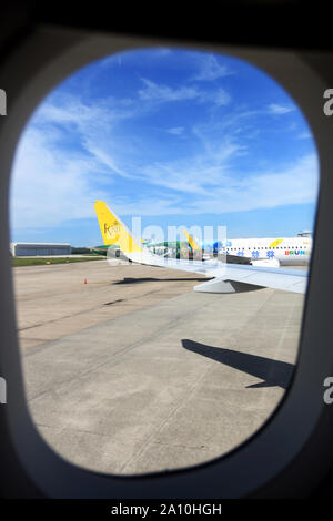 Royal Brunei Airlines a Bandar Seri Begawan aeroporto asfalto Foto Stock