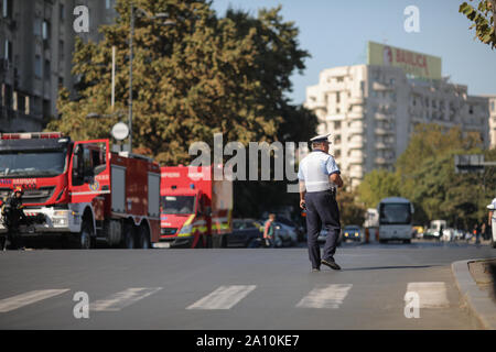 Bucarest, Romania - 22 Settembre 2019: strada rumeni funzionario di polizia sulla strada. Foto Stock