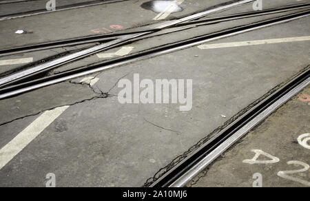 Le linee di tram in città europea, dei trasporti e dei veicoli Foto Stock