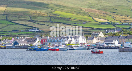 PORTMAGEE, Irlanda - Agosto 12, 2019: una vista di Portmagee, dall' isola Valentia nella Contea di Kerry in Irlanda. Foto Stock