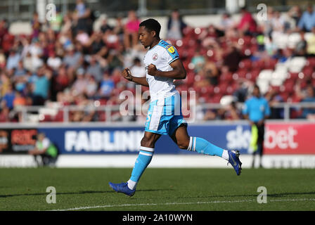 Northampton, Regno Unito. 21 settembre 2019 Crawley Town Ashley Nathaniel-George celebra rigature durante il Cielo lega Bet One match tra Northampton Town e Crawley Town al PTS Academy Stadium di Northampton. Credito: teleobiettivo con immagini / Alamy Live News Foto Stock