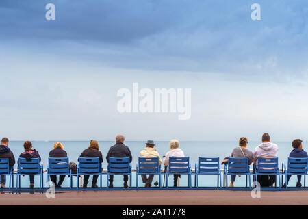 Felice della vita e a lungo vissuto concetto. Bello il vecchio uomo e bella vecchia donna seduta insieme Foto Stock