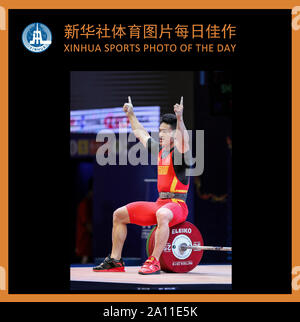 Pechino, Thailandia. Xxi Sep, 2019. XINHUA SPORT FOTO DEL GIORNO PUBBLICATO IL 7 SETTEMBRE 23, 2019. Shi Zhiyong della Cina celebra durante l'uomo pesi 73kg evento al mondo 2019 pesi svoltisi a Pattaya, Thailandia, Sett. 21, 2019. Credito: Zhang Keren/Xinhua/Alamy Live News Foto Stock