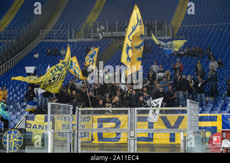 Roma, Italia. Il 22 settembre, 2019. Roma, Italia. Il 22 settembre, 2019. Parma tifosi nel corso della Serie un match tra Lazio e Parma Calcio 1913 presso lo Stadio Olimpico di Roma, Italia il 22 settembre 2019. Foto di Giuseppe mafia. Credit: UK Sports Pics Ltd/Alamy Live News Credit: UK Sports Pics Ltd/Alamy Live News Foto Stock