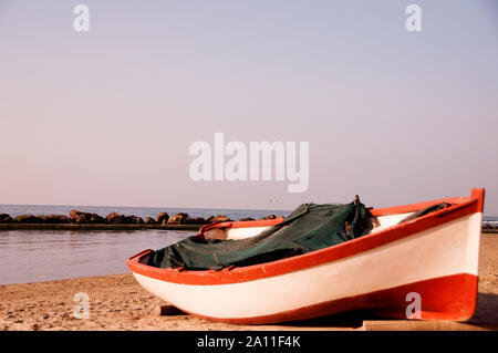 Barca ad Anzio, Italia. Foto Stock