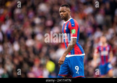 Londra, Inghilterra - 22 settembre: Jordan Ayew del Crystal Palace si affaccia su durante il match di Premier League tra Crystal Palace e Wolverhampton Wanderers a Selhurst Park il 22 settembre 2019 a Londra, Regno Unito. (Foto di Sebastian Frej/MB Media) Foto Stock