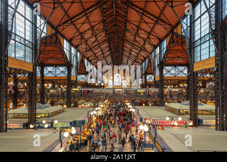 Vista aerea del mercato centrale a Budapest, Ungheria Foto Stock