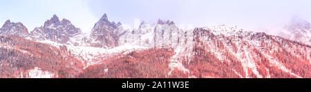 Le Alpi Francesi inverno montagna neve picchi, panorama vista aerea, Francia, banner Foto Stock