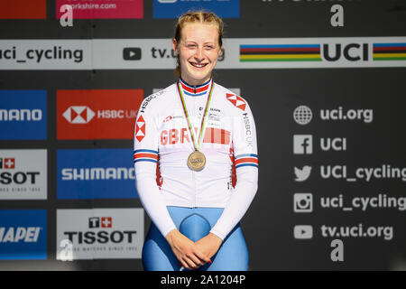 Harrogate, Regno Unito. Il 23 settembre 2019. Elynor Backstedt di Gran Bretagna prende il bronzo nel 2019 strada UCI Campionati del Mondo Junior Womens Cronometro individuale. Settembre 23, 2019 Dan-Cooke credito/Alamy Live News Foto Stock