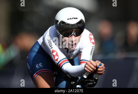 Gran Bretagna Elynor Backstedt luoghi bronzo durante il 2019 i Mondiali di ciclismo su strada 2009 donne Junior Cronometro Individuale evento attraverso Harrogate. Foto Stock