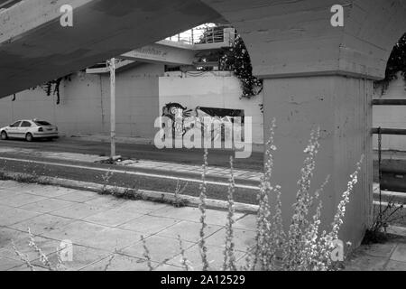 Superstrada e passerella pedestrain vouliagmeni Atene Attica Grecia Foto Stock