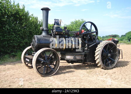 Un 1870 Fowler singolo cilindro del motore di aratura 'Margaret' sulla dimostrazione a Torbay fiera del vapore, Churston, Devon, Inghilterra, Regno Unito. Foto Stock