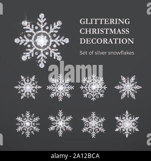 Il simbolo del fiocco di neve in argento Set. Decorazione di natale l'elemento. Argento lucido scaglie di lusso. Illustrazione di vettore isolato su sfondo trasparente Illustrazione Vettoriale