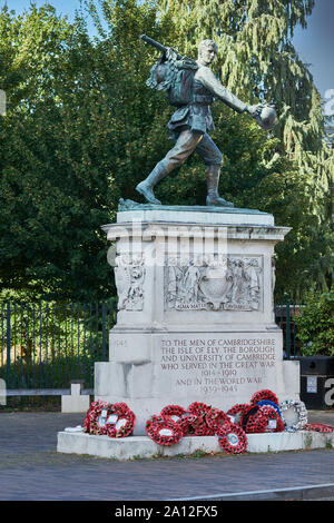 Memorial il cenotafio di soldati e altre persone di servizio che è morto nella Grande Guerra (I guerra mondiale) e la seconda guerra mondiale, a Cambridge, Inghilterra. Foto Stock